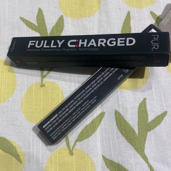 PÜR
Fully Charged Mascara Powered by Magnetic Technology - Picture 7 of 7